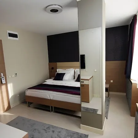 Srbija Garden-free Parking 4* Belgrado