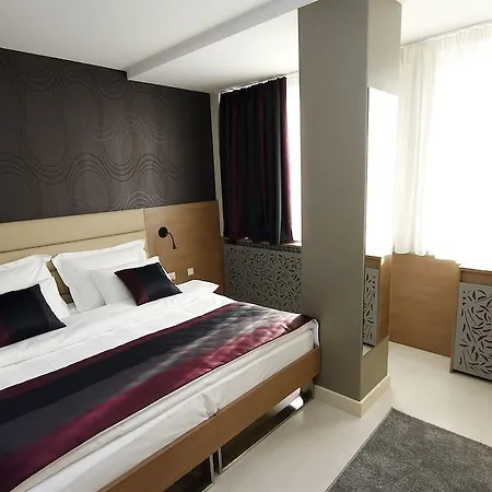 Srbija Garden-free Parking Hotel 4*